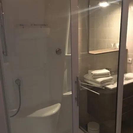 L'art Vin Otel Saint-Aigulin