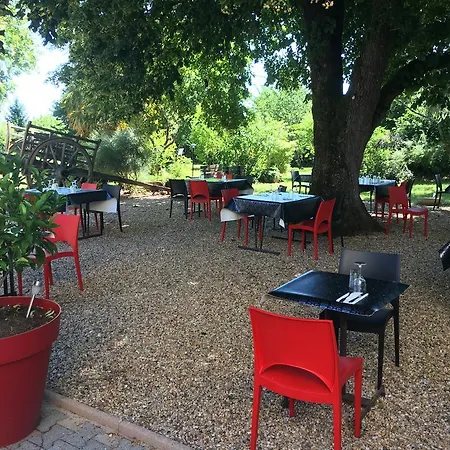 L'art Vin Hotel Saint-Aigulin