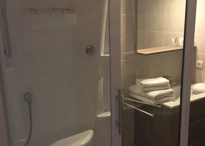 L'art Vin Hotel Saint-Aigulin